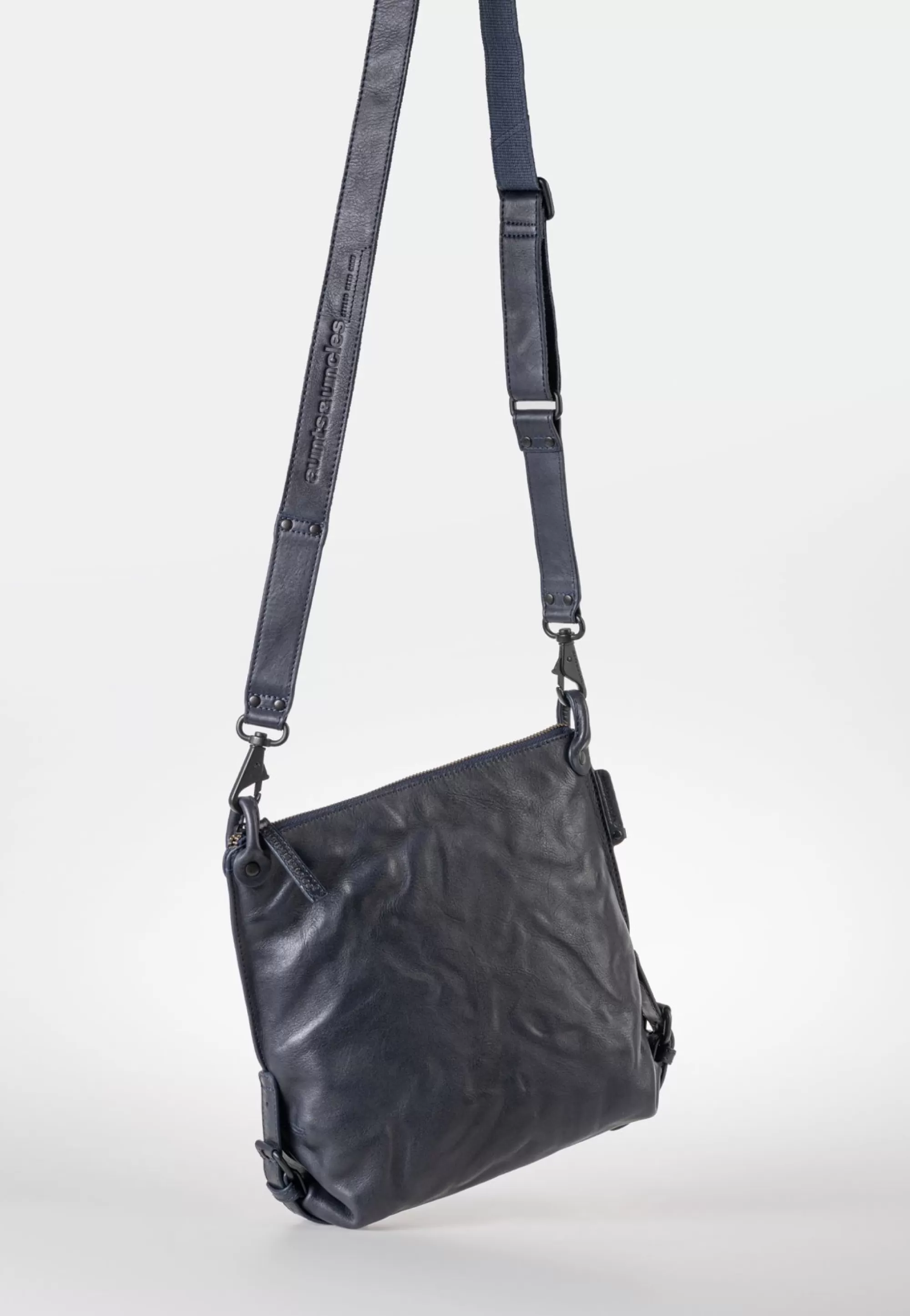 Shop Grandma's Luxury Club Mrs. Raisin Cookie Night Sky Crossbodytassen