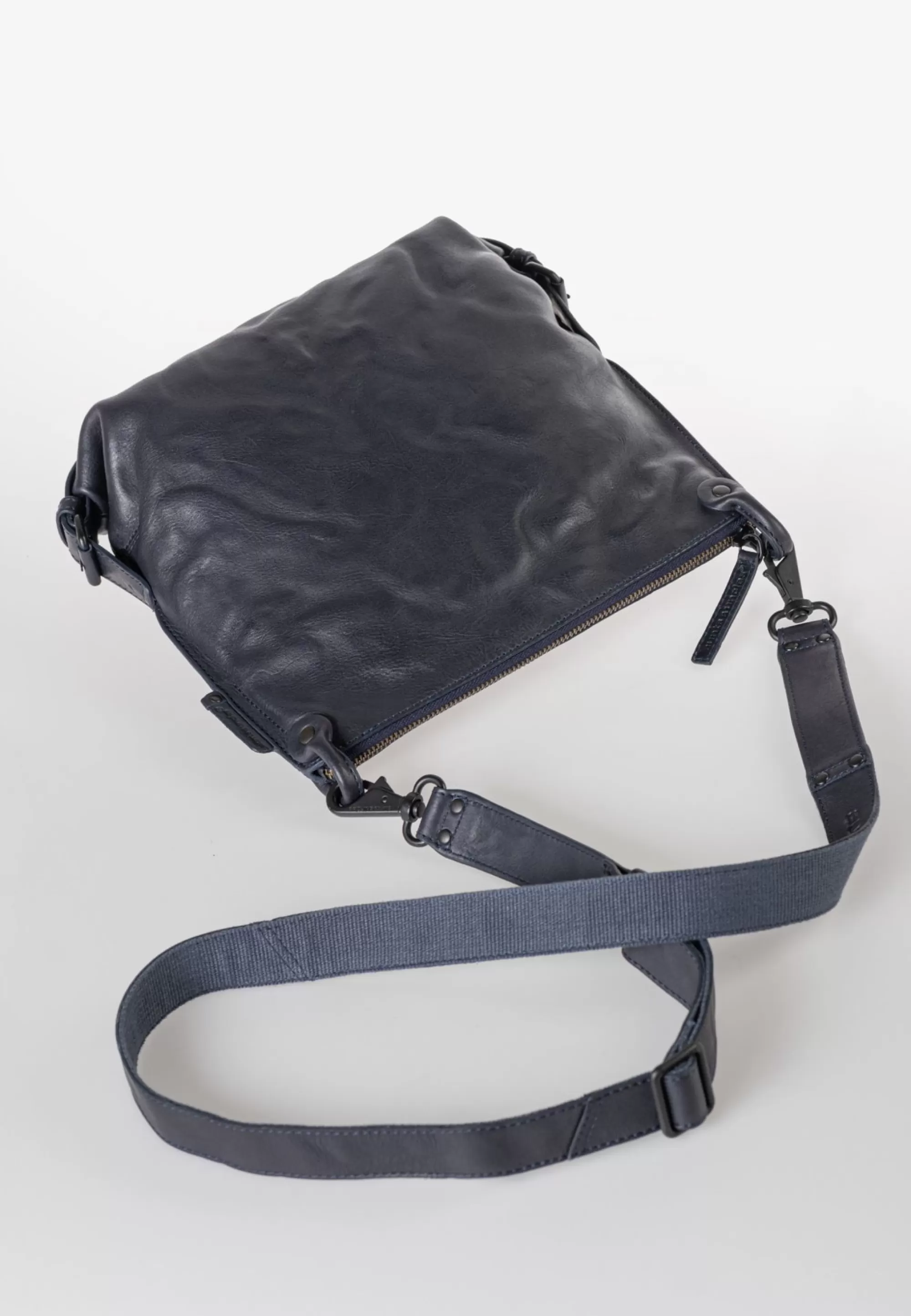 Shop Grandma's Luxury Club Mrs. Raisin Cookie Night Sky Crossbodytassen