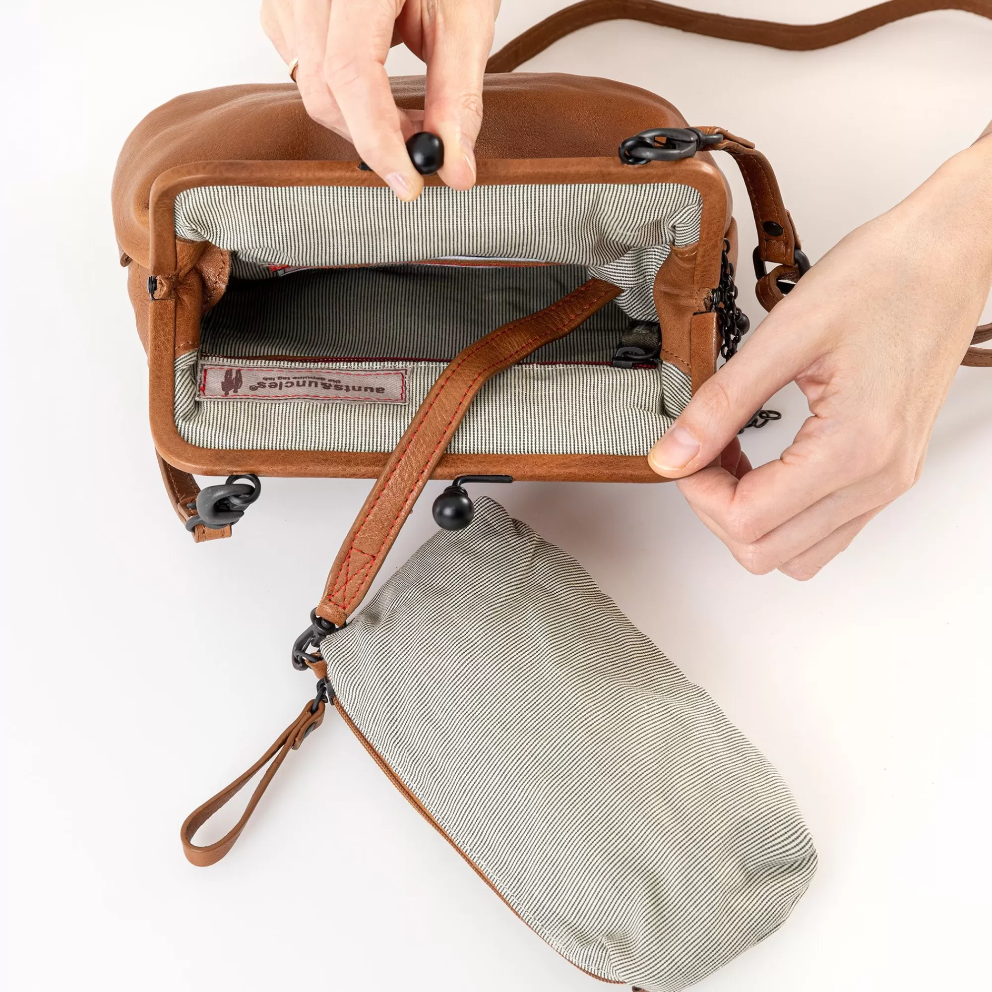 Flash Sale Grandma's Luxury Club Mrs. Fortune Cookie Caramel Crossbodytassen