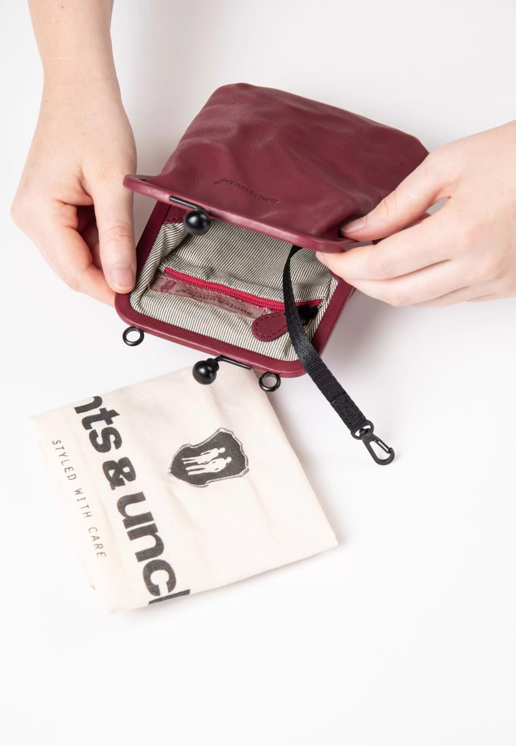 Shop Grandma's Luxury Club Mrs. Sugar Pop Bohemian Red Telefoontasjes